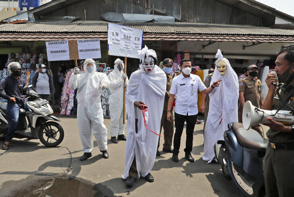 APTOPIX Virus Outbreak Indonesia